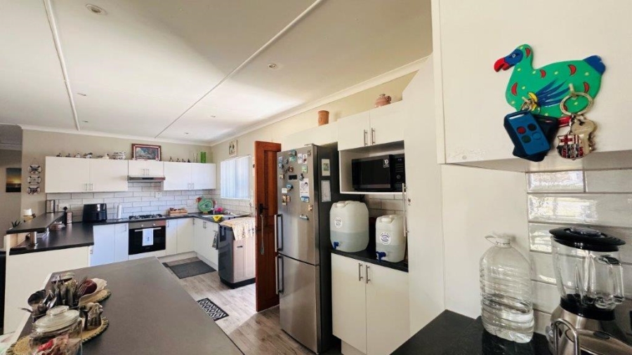 3 Bedroom Property for Sale in Stilbaai Wes Western Cape